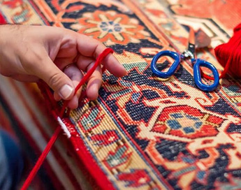 خدمات تخصصی و حرفه ای رفوی فرش در قالیشویی امیرآباد 